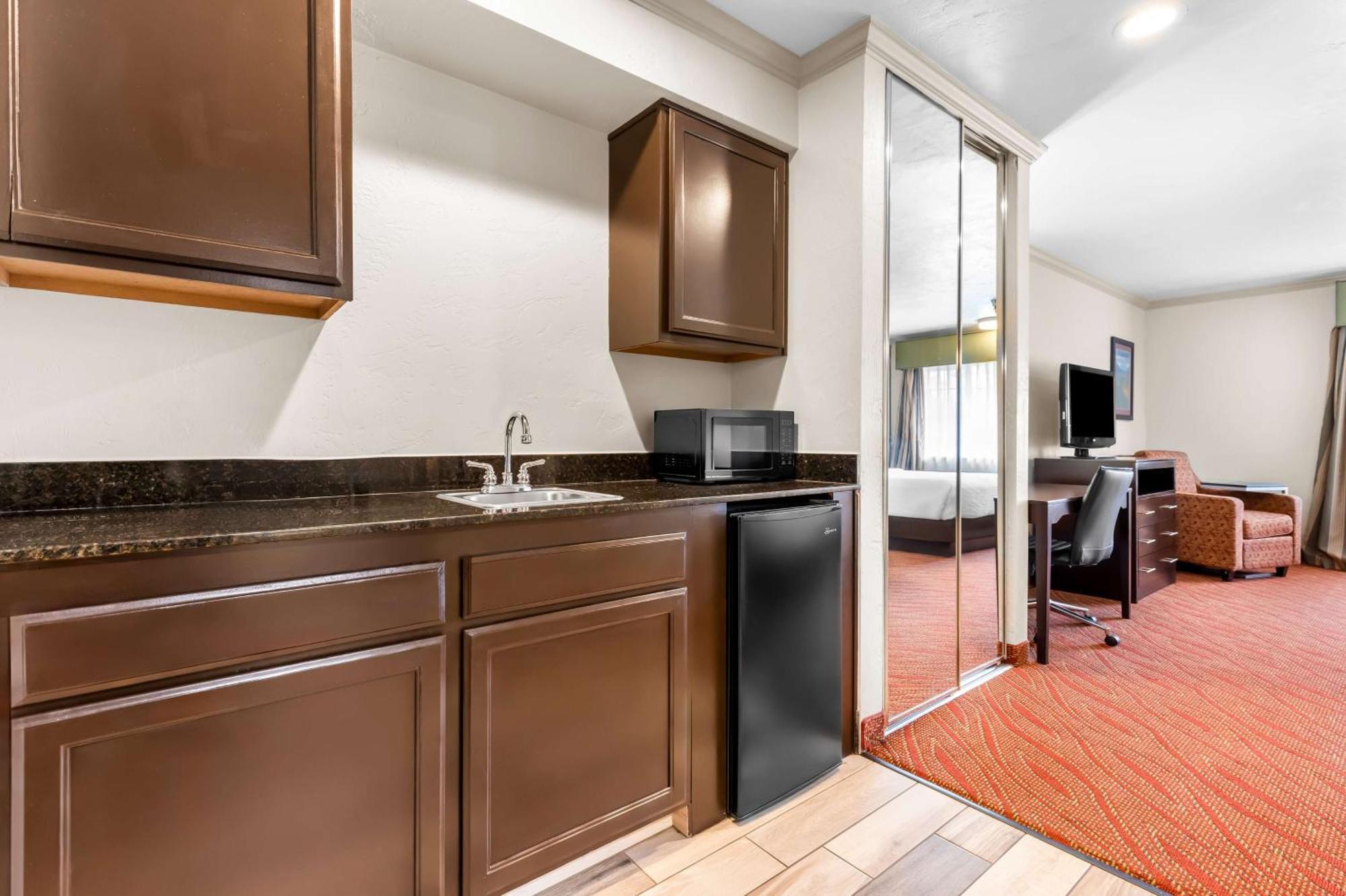 Best Western Plus Parkway Inn Wilsonville Ngoại thất bức ảnh