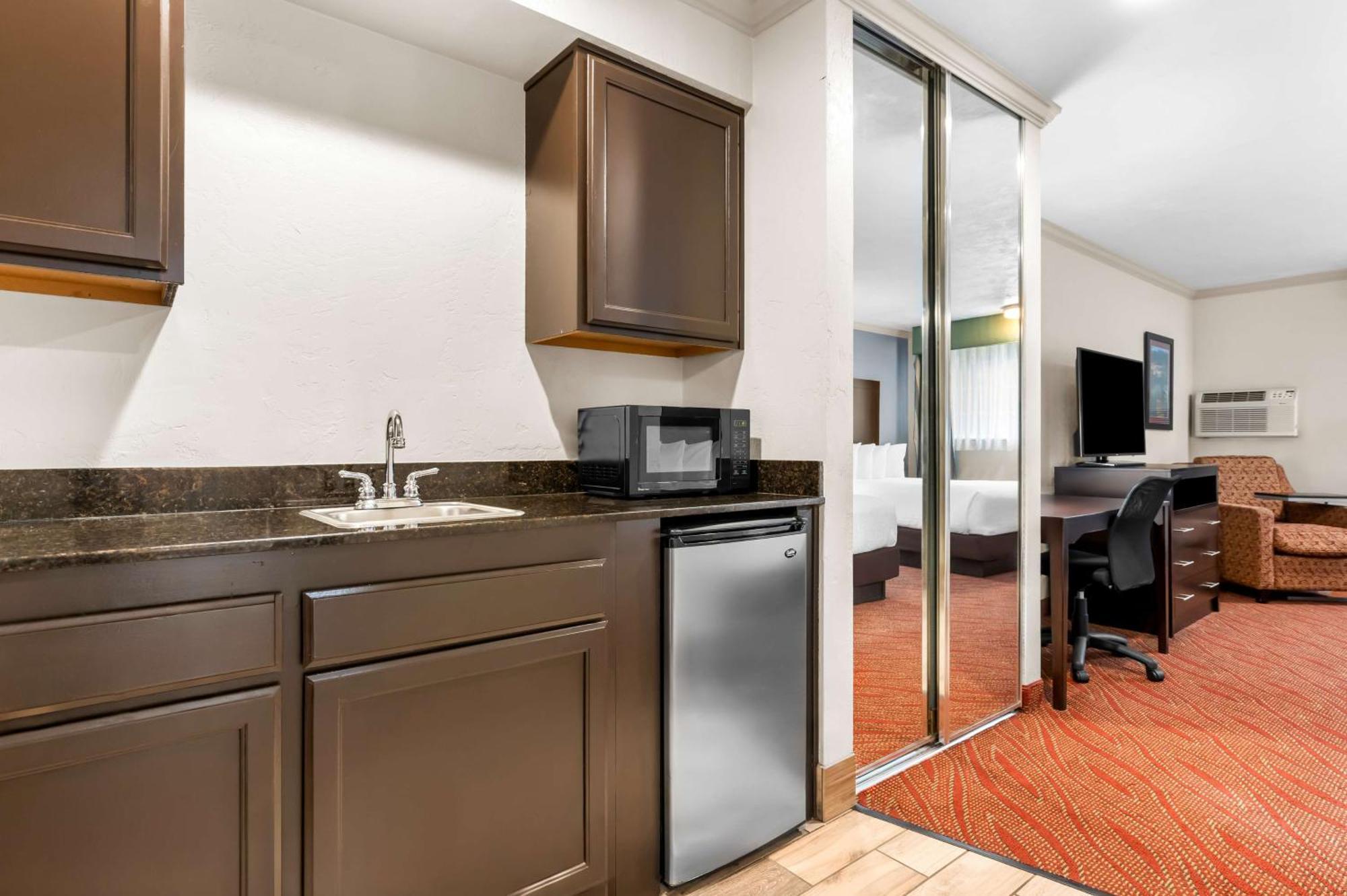 Best Western Plus Parkway Inn Wilsonville Ngoại thất bức ảnh