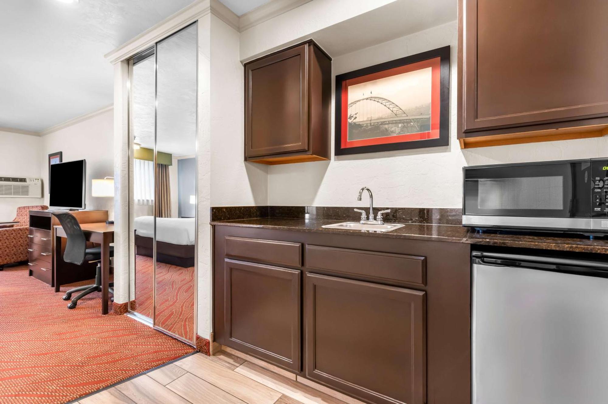 Best Western Plus Parkway Inn Wilsonville Ngoại thất bức ảnh